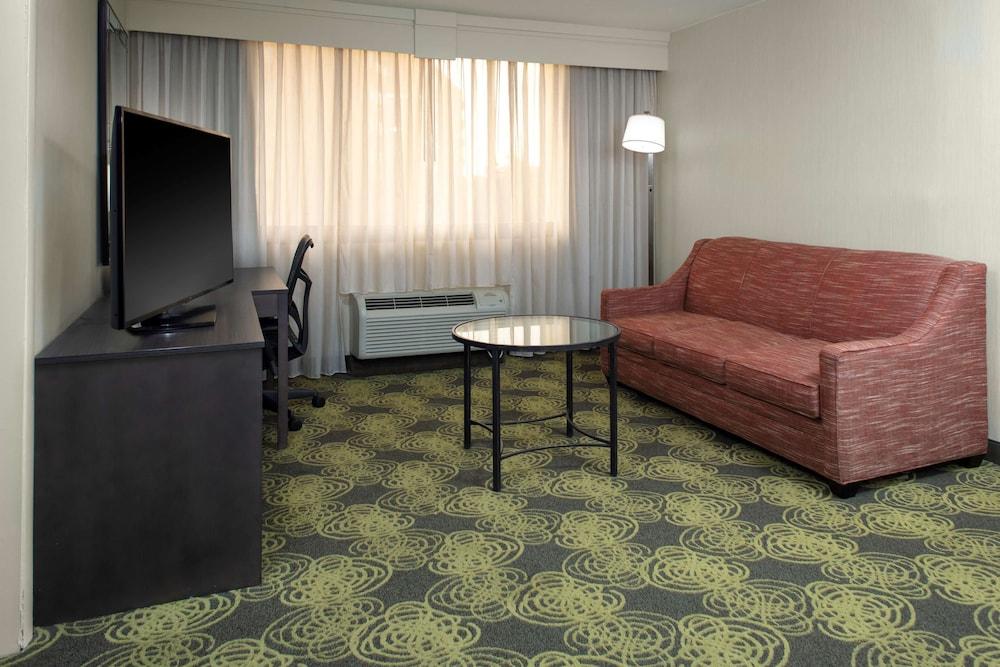Hilton Garden Inn Reagan National Airport photo 37