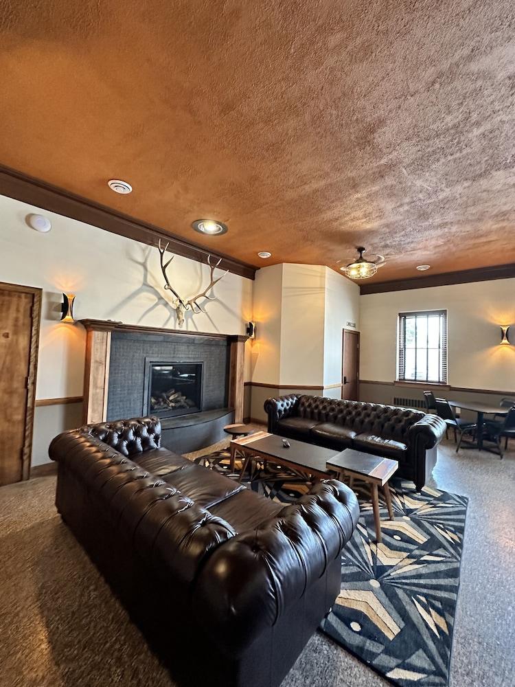 The Lodge Luxury Suites photo 26