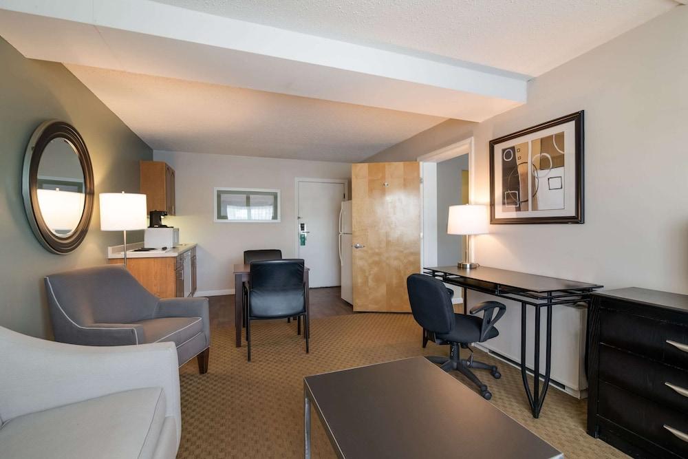 Quality Inn & Suites Auburn I-95 photo 5