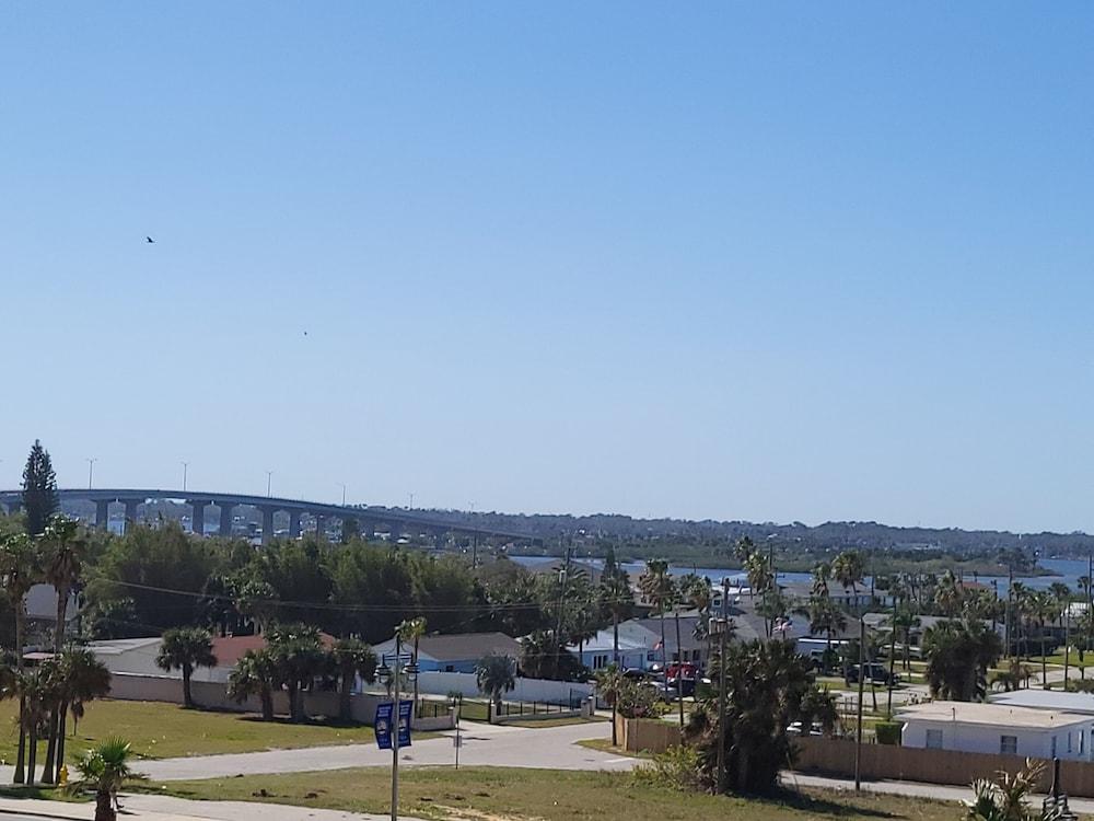Beachside Hotel photo 51