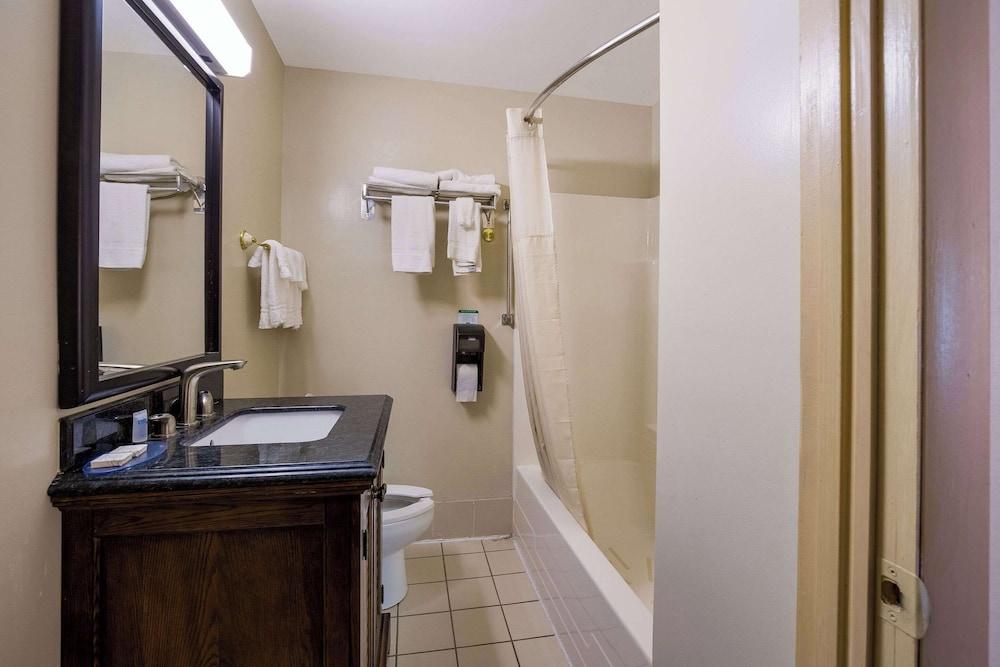 Rodeway Inn photo 27