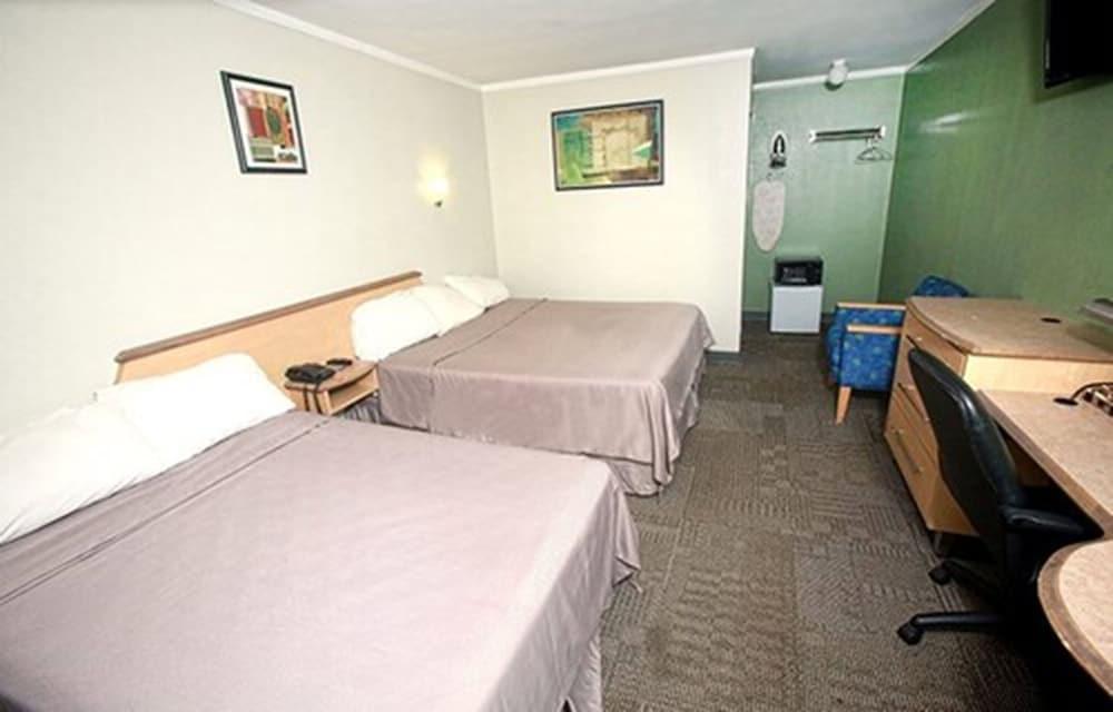 Meadowbrook Motor Lodge photo 15