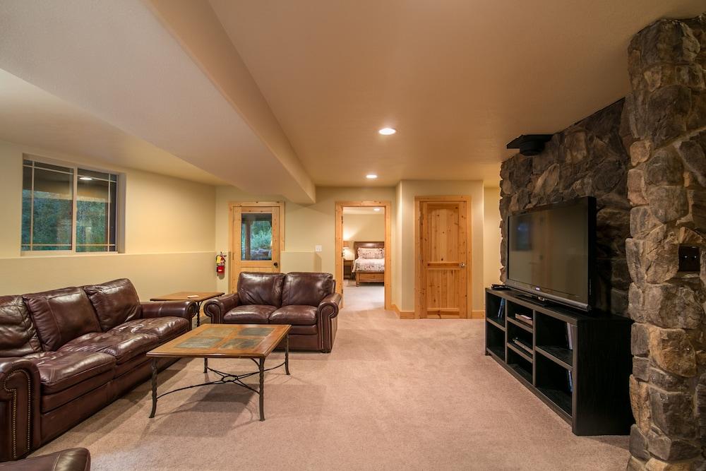 Pineview Lodge photo 38