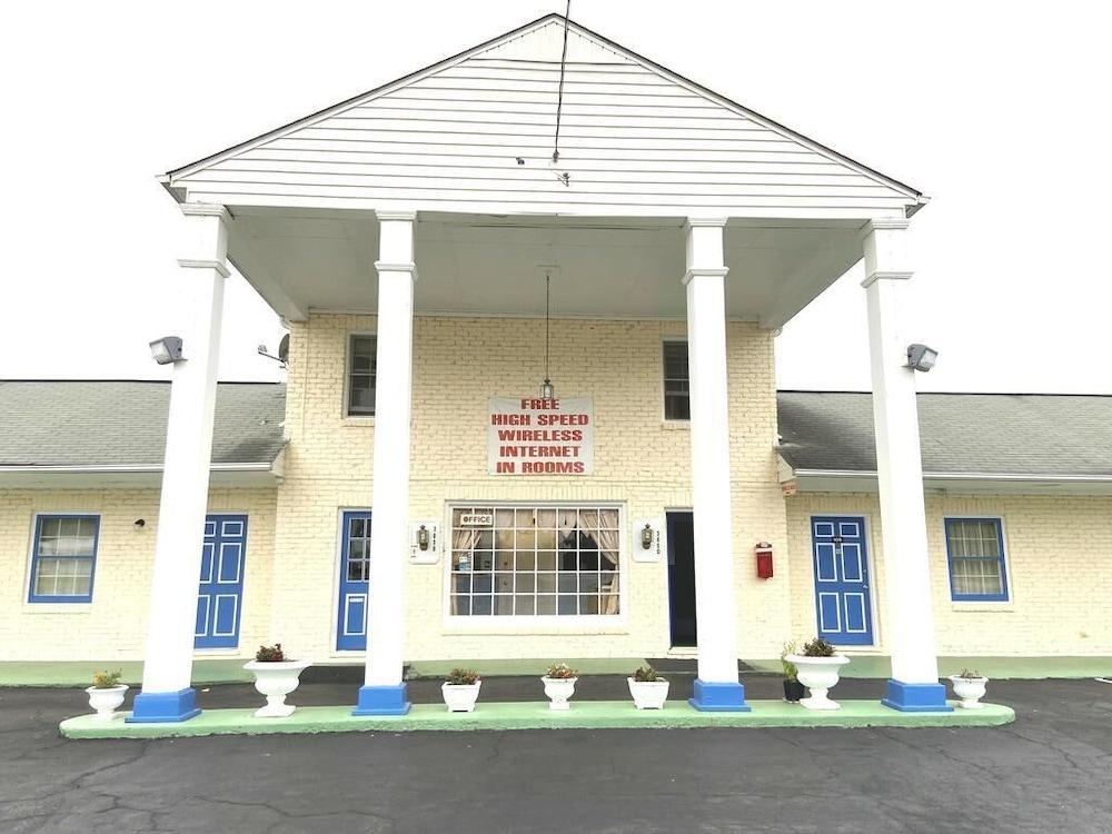 OYO Hotel Economy Inn US-29 Danville photo 13
