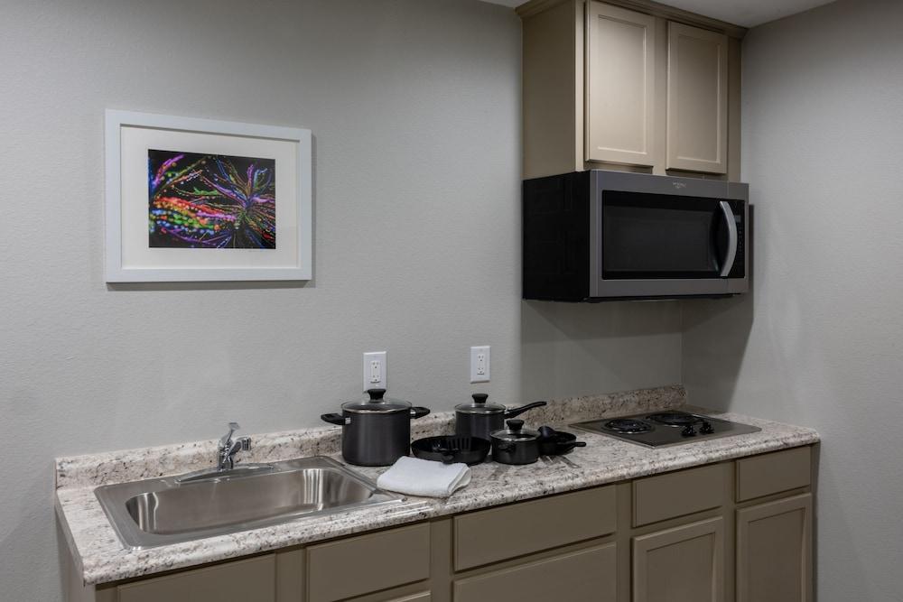 Budget Inn & Suites photo 12