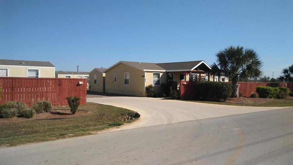 Cotulla Homes photo 13