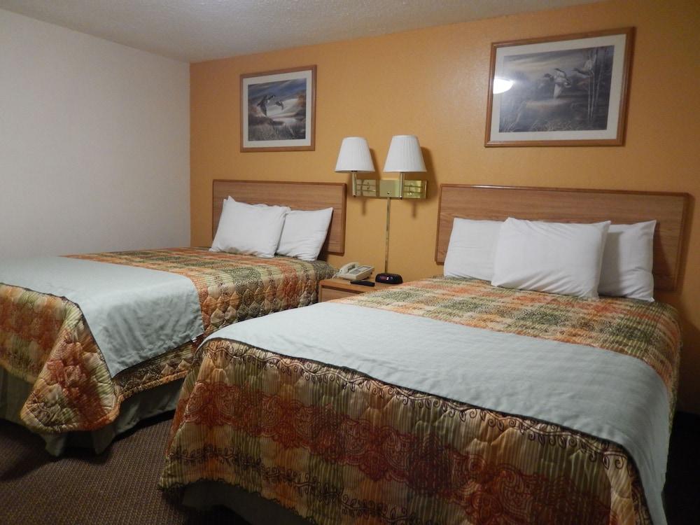 Pearsall Executive Inn photo 6