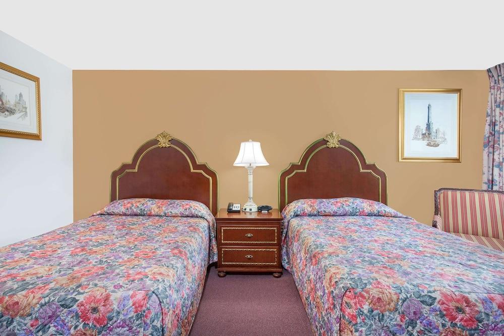 Knights Inn Emporia photo 10