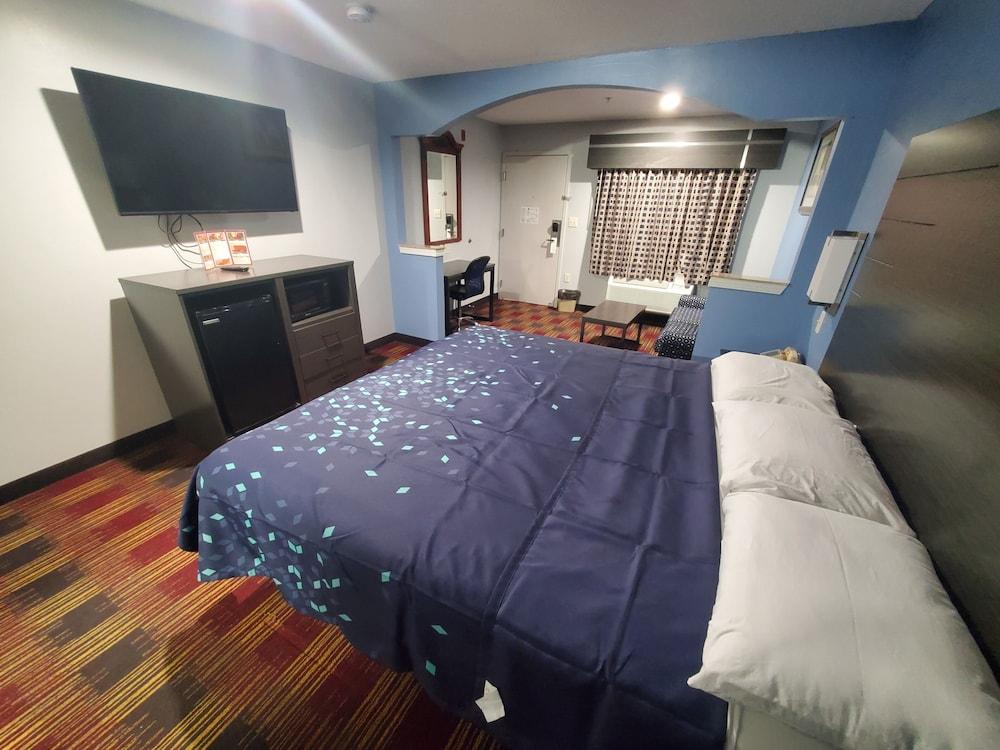 Scottish Inns and Suites East Sam Houston Pkwy photo 2