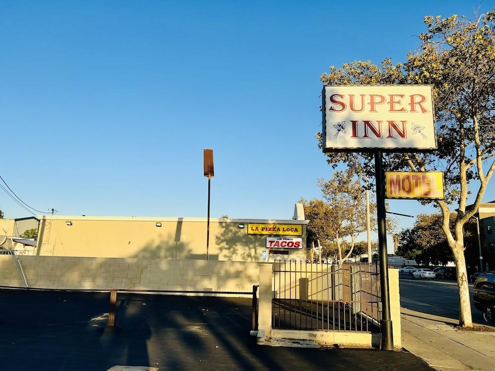 Super Inn — hotel in Pomona