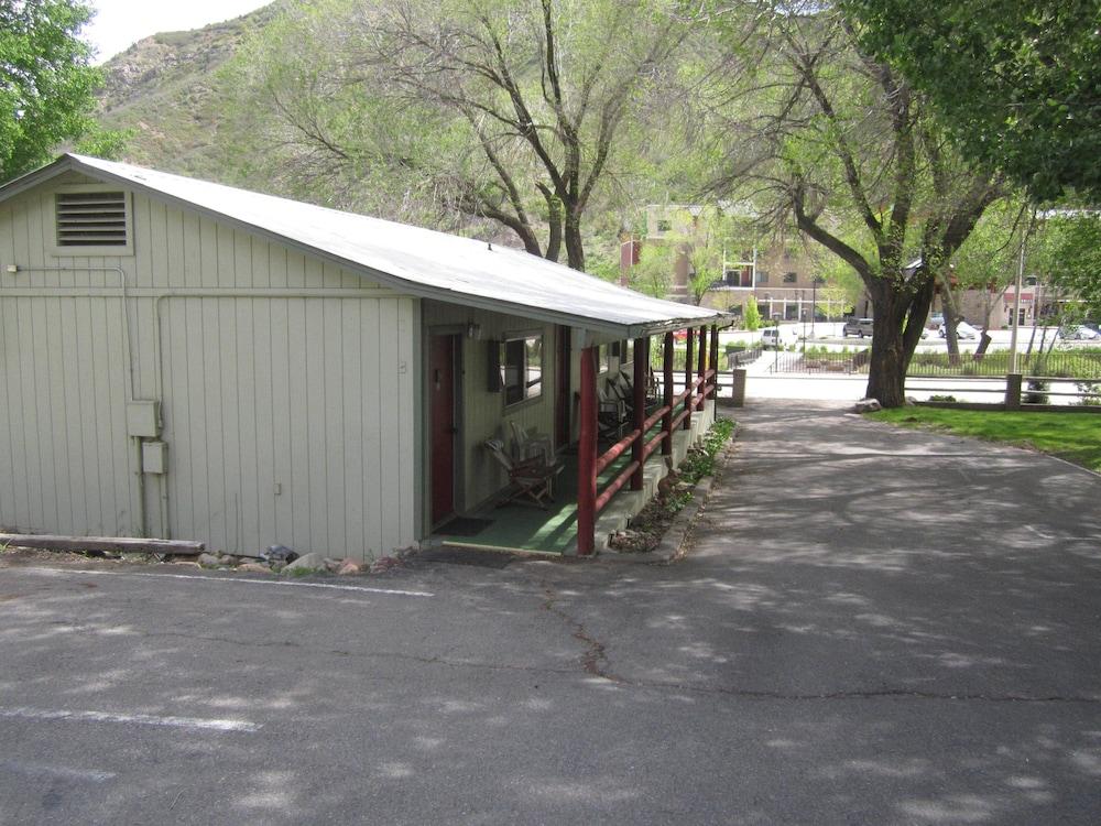Wapiti Self-Service Lodge photo 5