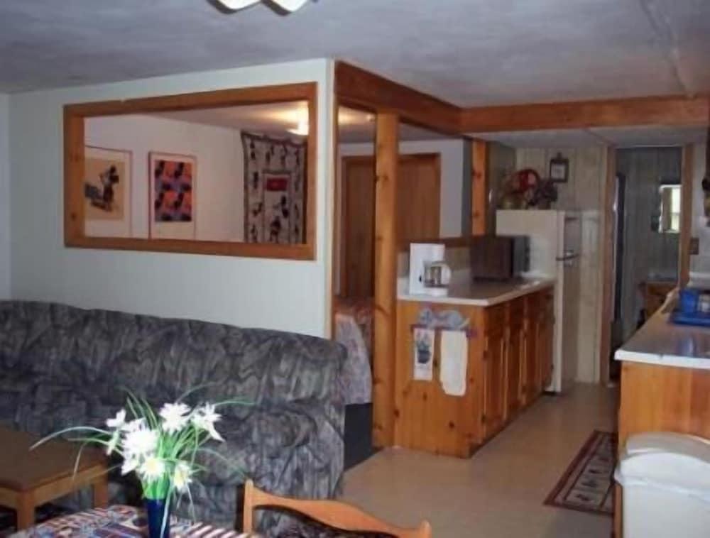 Lake Winnipesaukee Motel photo 32