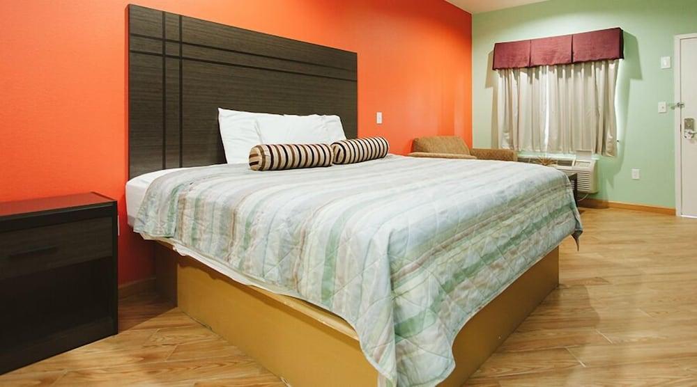 Palace Inn photo 3