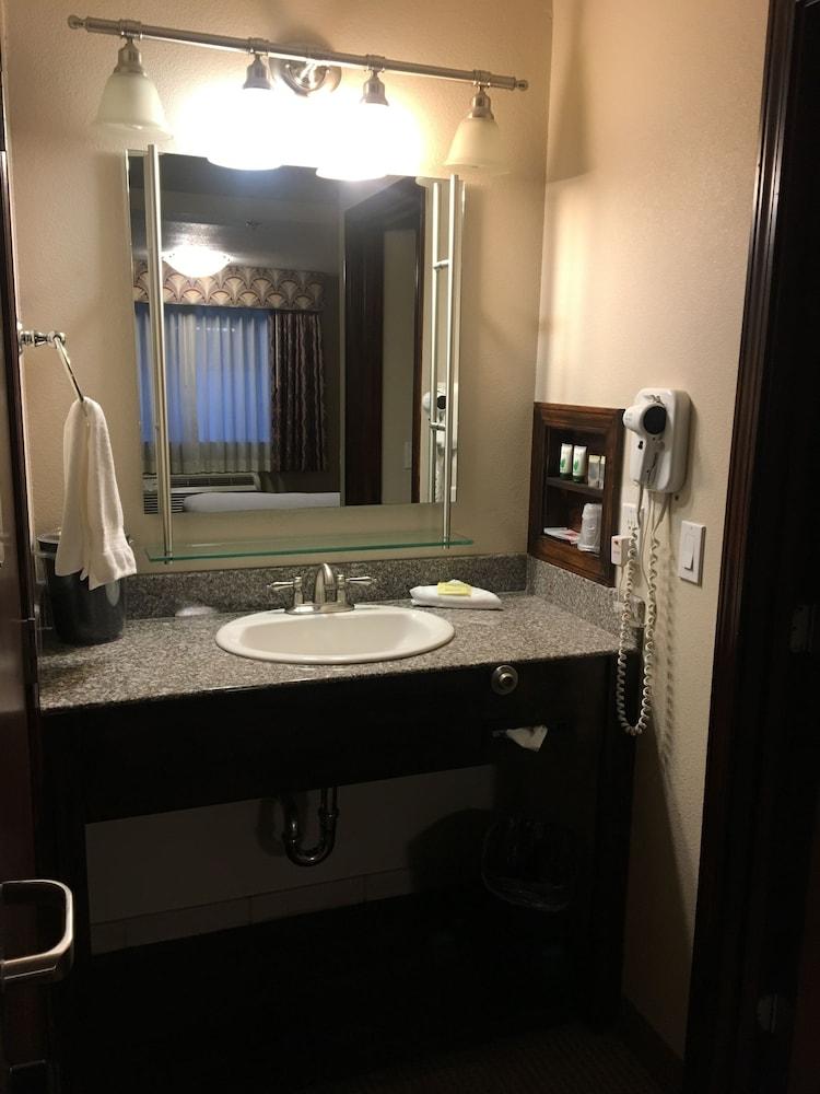 District Hotel by OYO Portland Convention Center photo 18