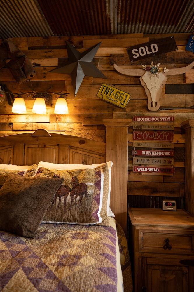 Flat Creek Lodge photo 2