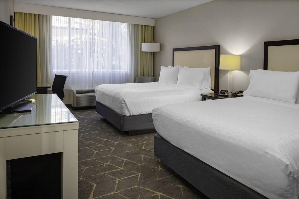 Holiday Inn Hotel & Suites Boston - Peabody by IHG photo 33