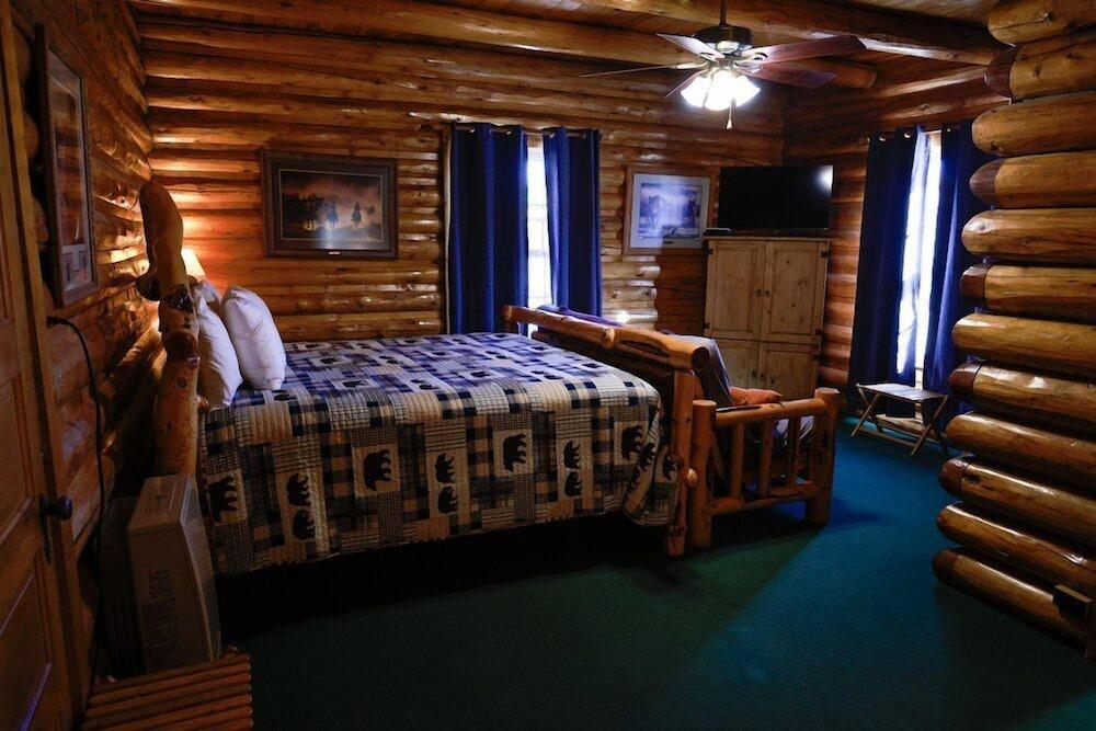 Twin Pines Lodge & Cabins photo 6