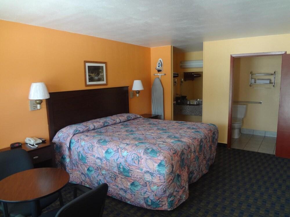 Antlers Inn photo 9