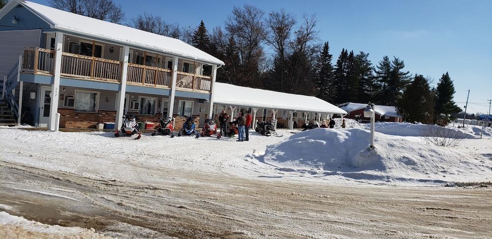 River Country Motor Lodge photo 36