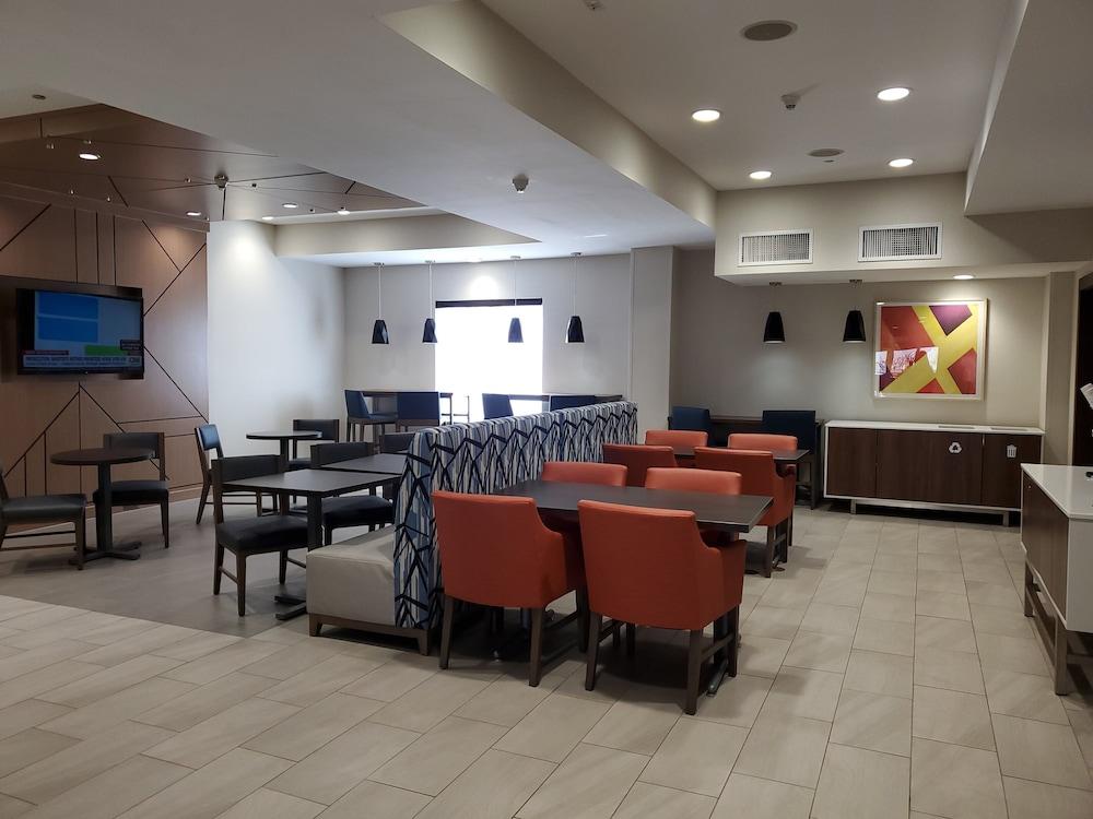 Holiday Inn Express & Suites El Paso West by IHG photo 22