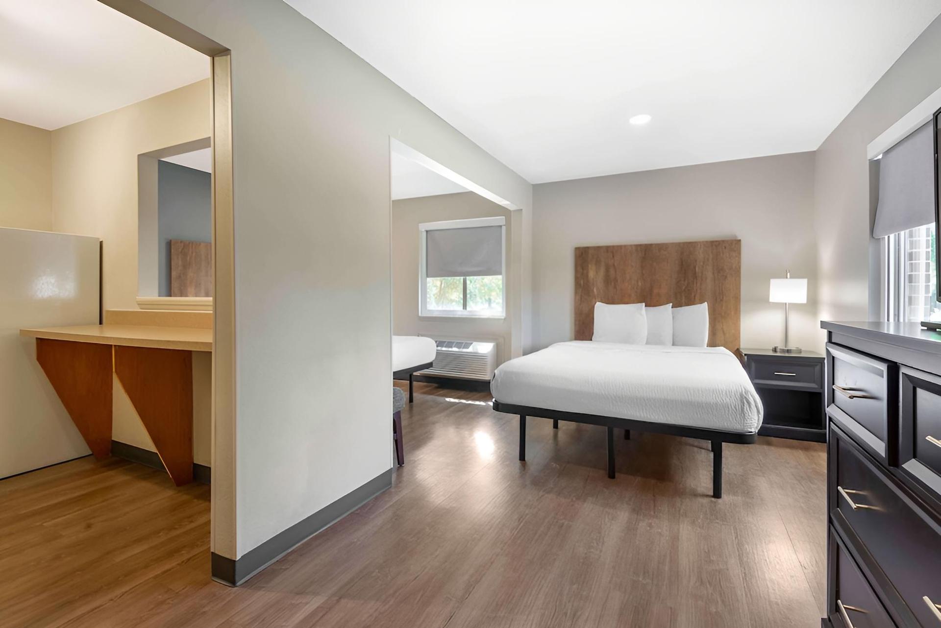 Extended Stay America Select Suites Charlotte University E photo 9