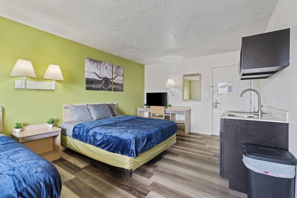 Evanston Inn Extended Stay photo 10
