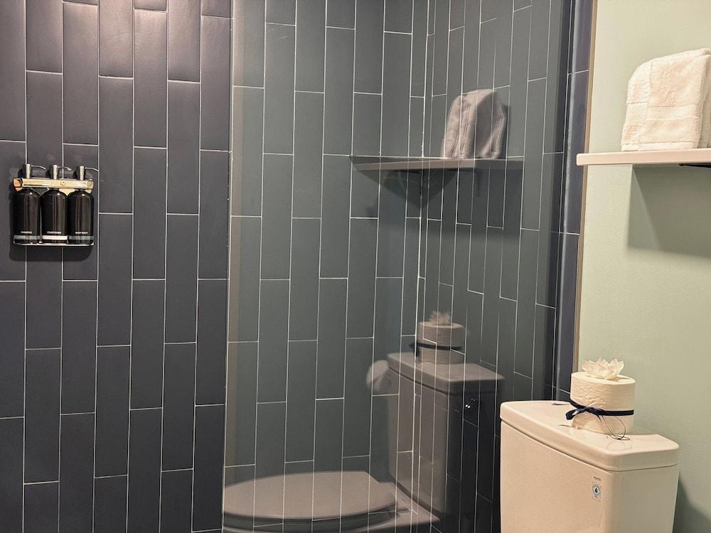 Colony House Motor Lodge photo 5