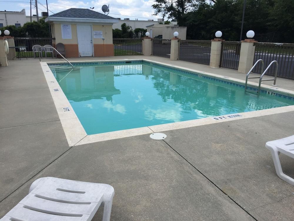 Regency Inn photo 14