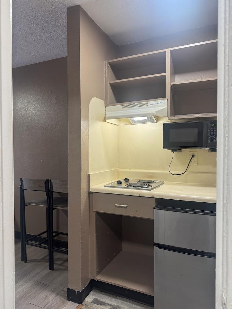 Live In Lodge Extended Stay photo 5
