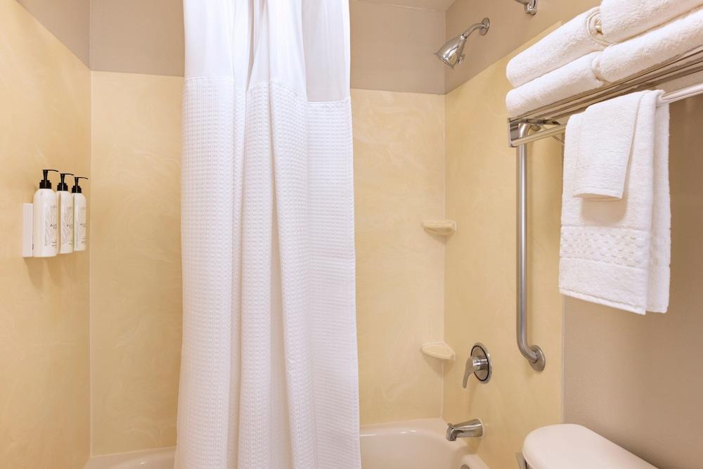 SpringHill Suites by Marriott Newark Liberty International photo 17