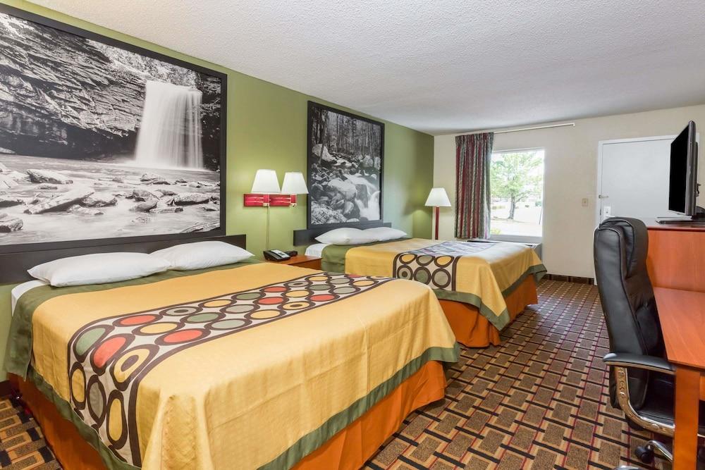 Super 8 by Wyndham Stafford photo 9