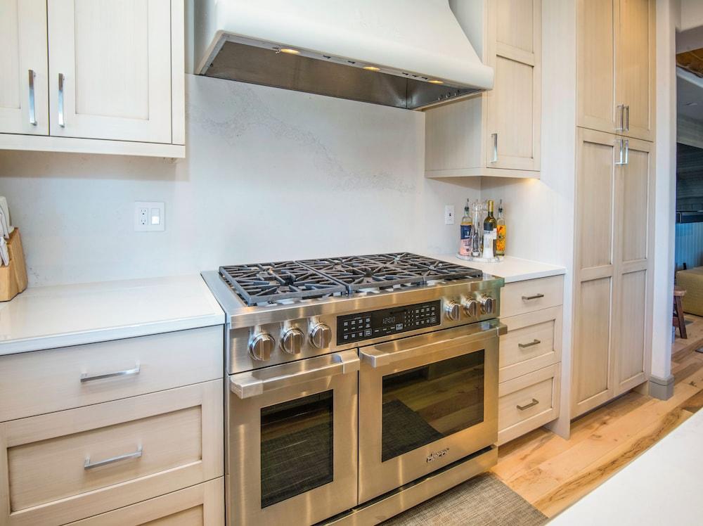 Snowberry by Elevation Accommodations photo 48