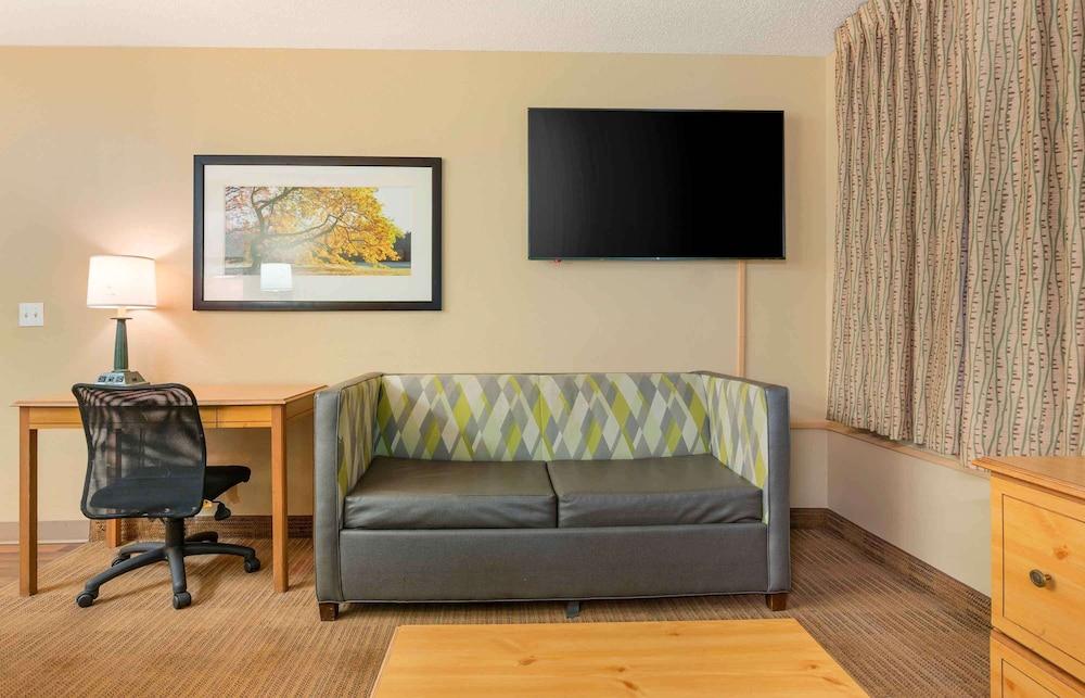 Extended Stay America Suites Chicago Schaumburg Conv Center photo 3