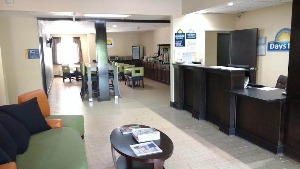 Days Inn by Wyndham Ashland photo 5