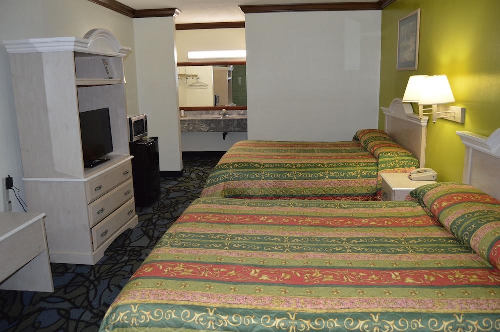 Economy Inn - Akron photo 9