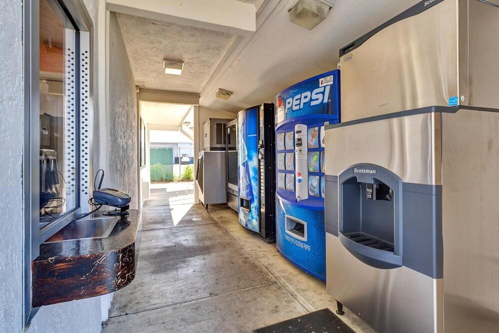 Motel 6 Vallejo, CA - Six Flags West photo 34