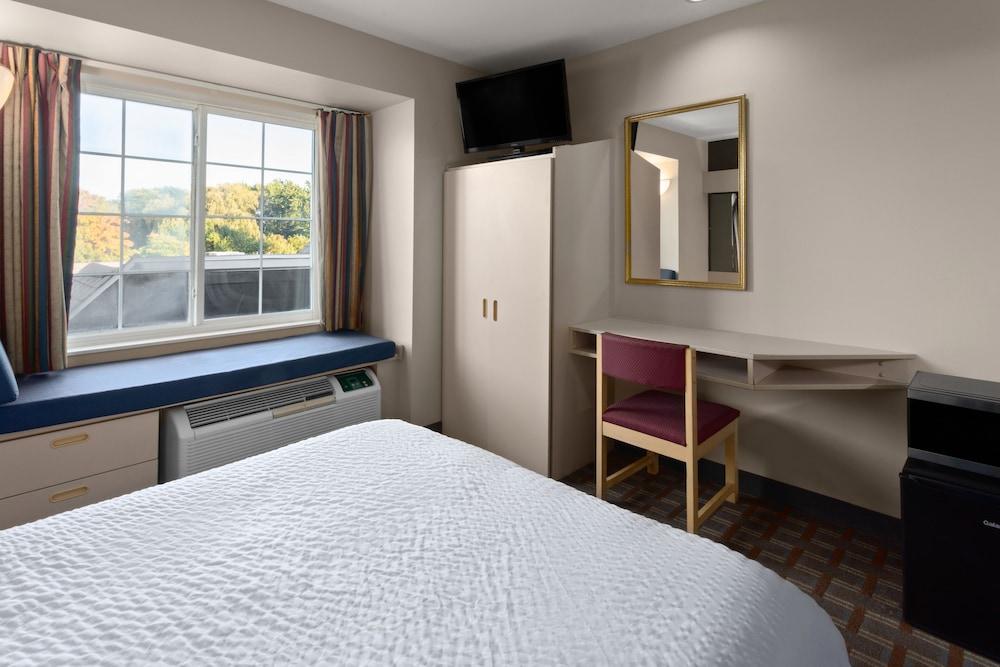 Americas Best Value Inn & Suites Racine photo 19