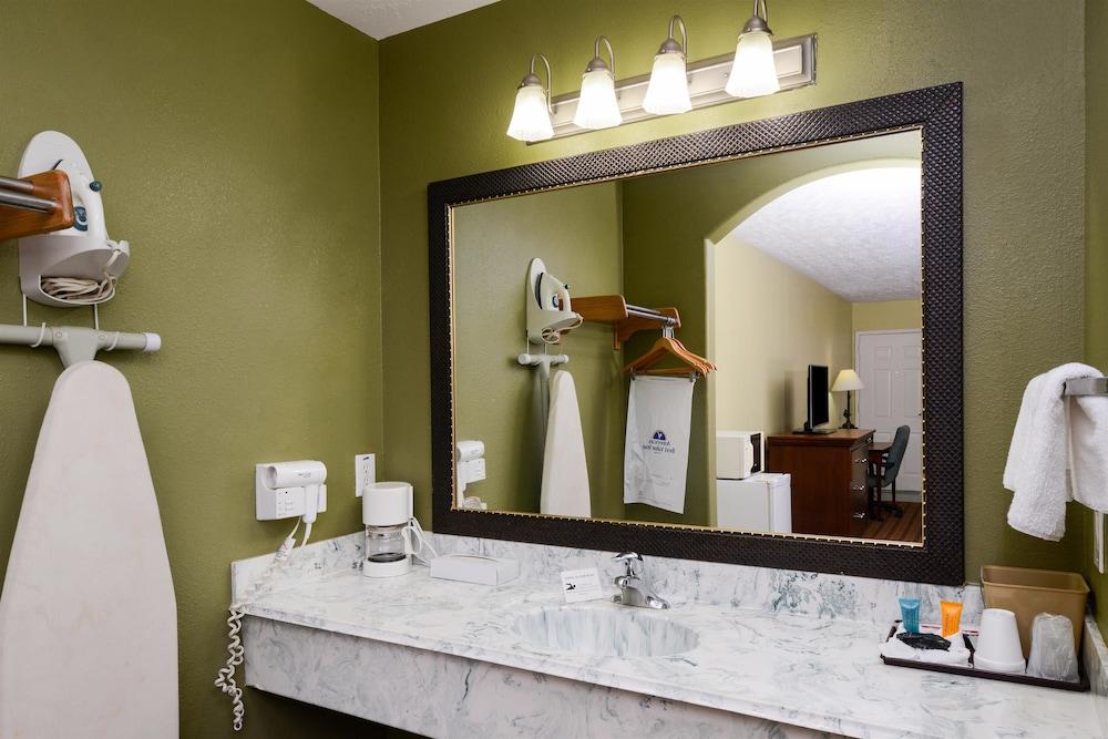 Americas Best Value Inn & Suites Waller Prairie View photo 19