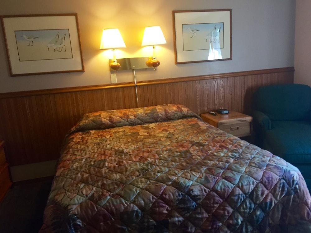 The Travelers Inn photo 17