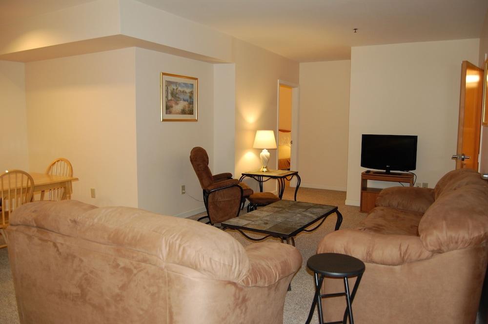 Microtel Inn & Suites by Wyndham Plattsburgh photo 8