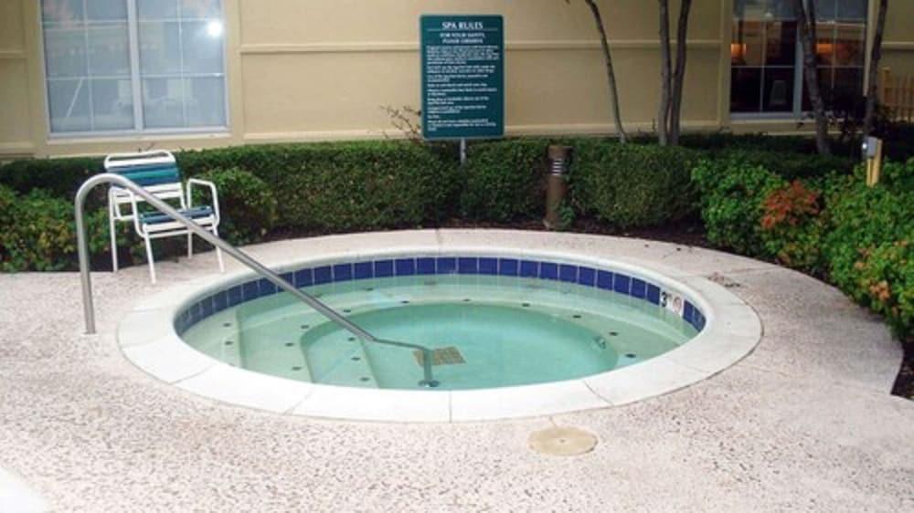 Holiday Inn Express & Suites Memphis East by IHG photo 33