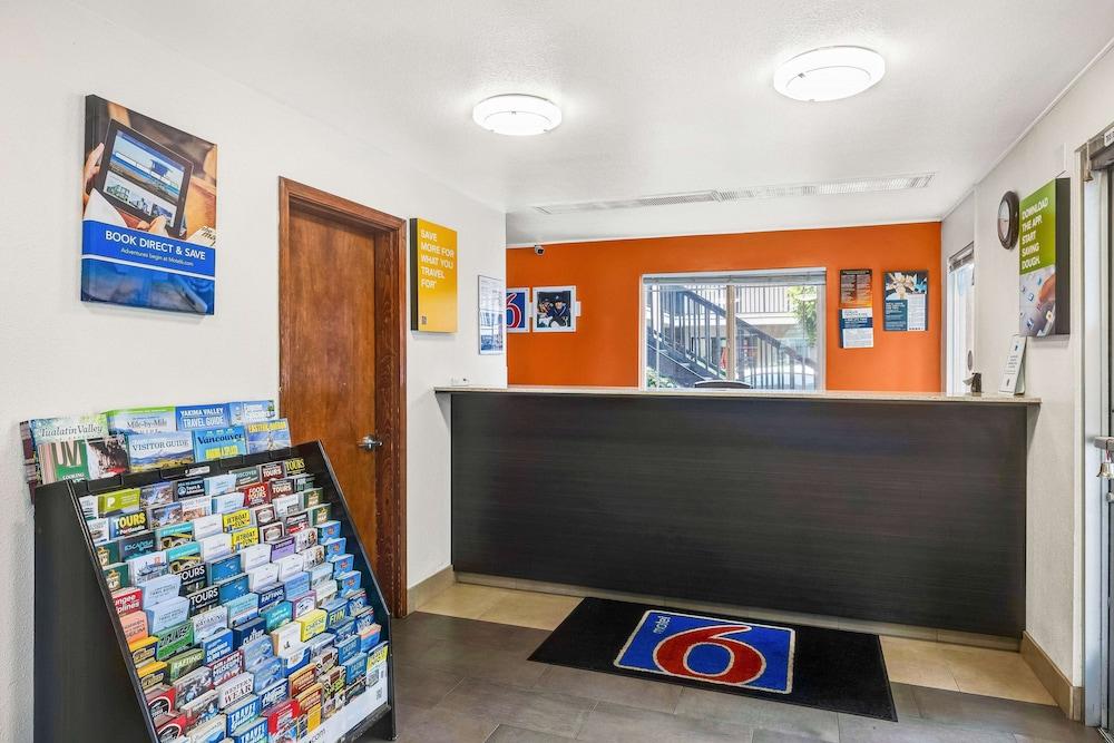 Motel 6 Portland, OR - Downtown photo 4