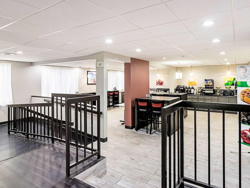 Farragut Inn & Suites photo 23