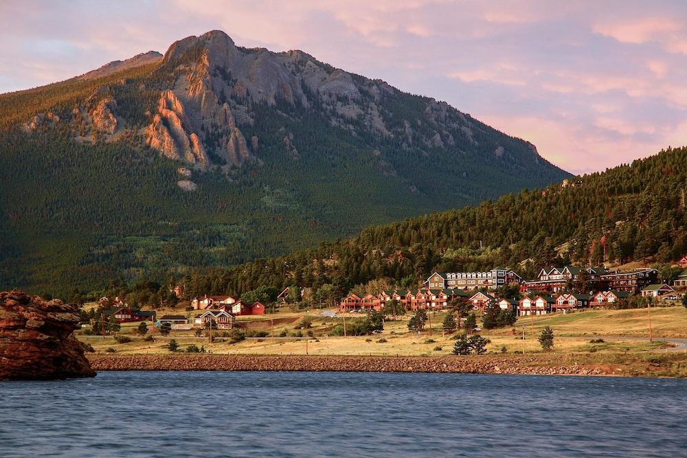 Marys Lake Lodge Mountain Resort and Condos photo 1