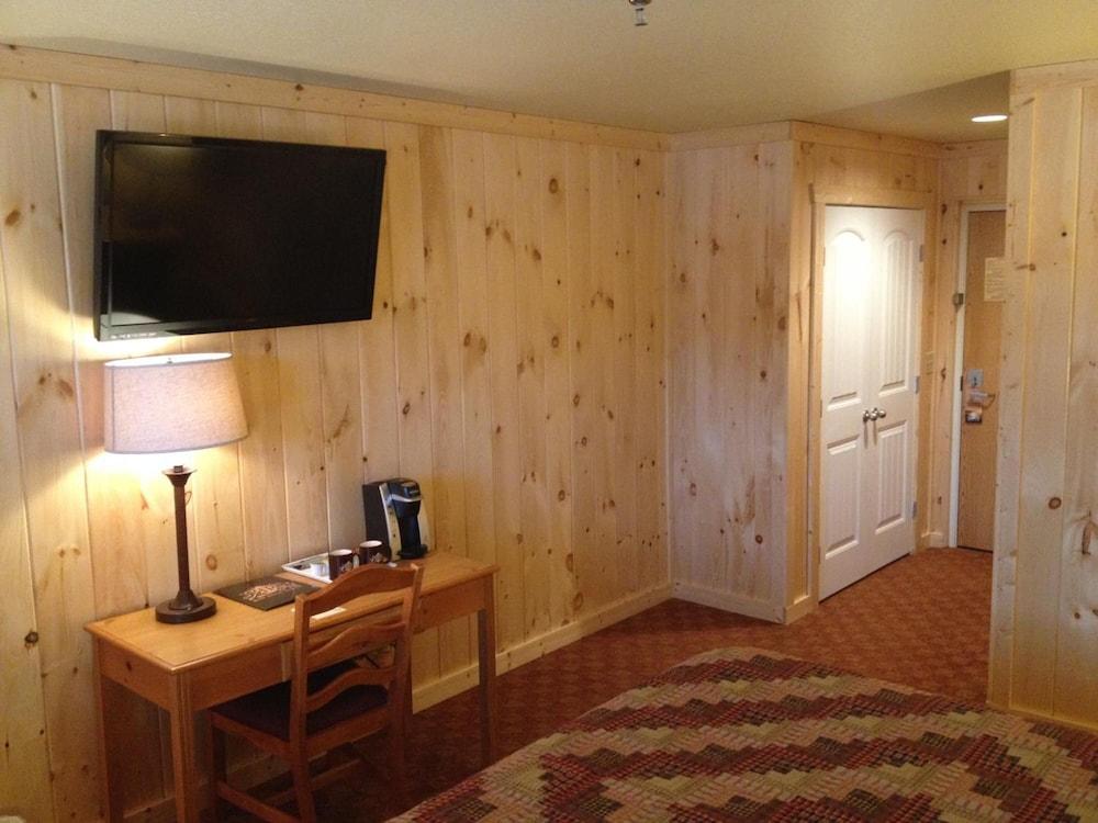 Reid Ridge Lodge photo 22