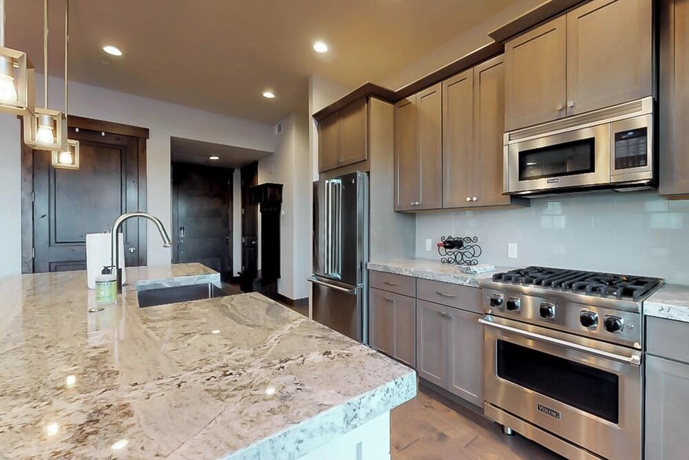The Residences at Blackstone photo 7