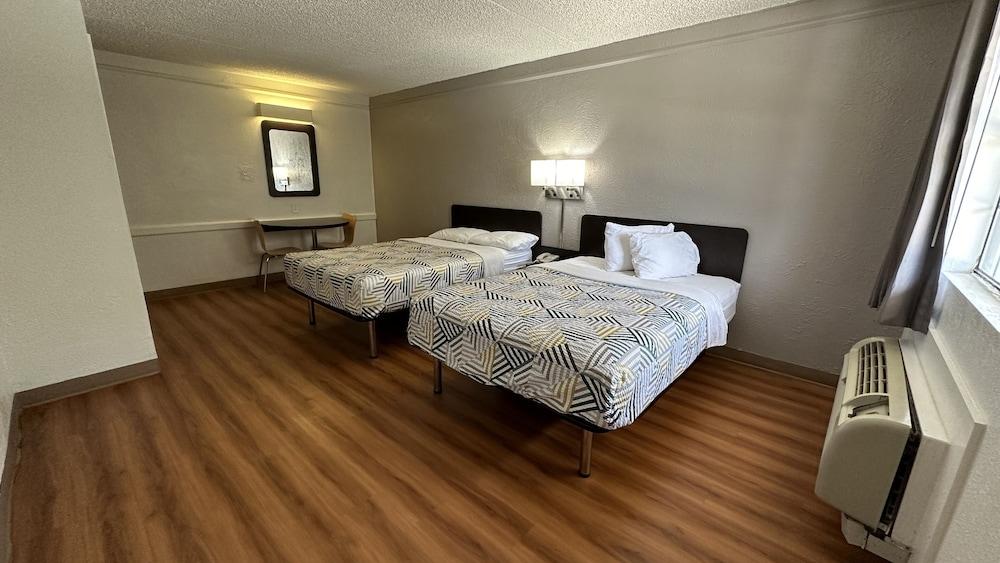 Motel 6 Beaumont, TX photo 7