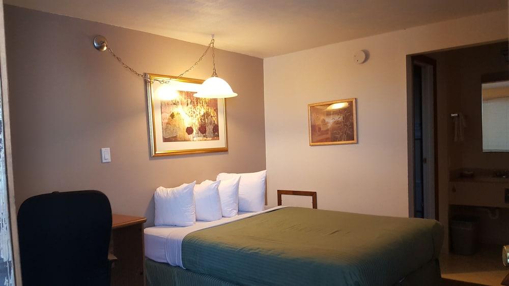 Sagebrush Inn photo 2