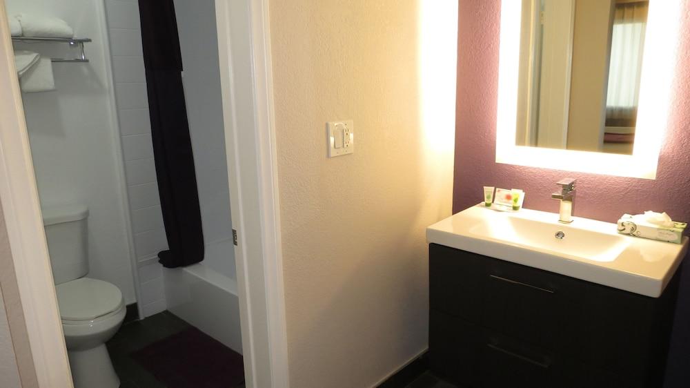 Hotel Iris - San Diego photo 18