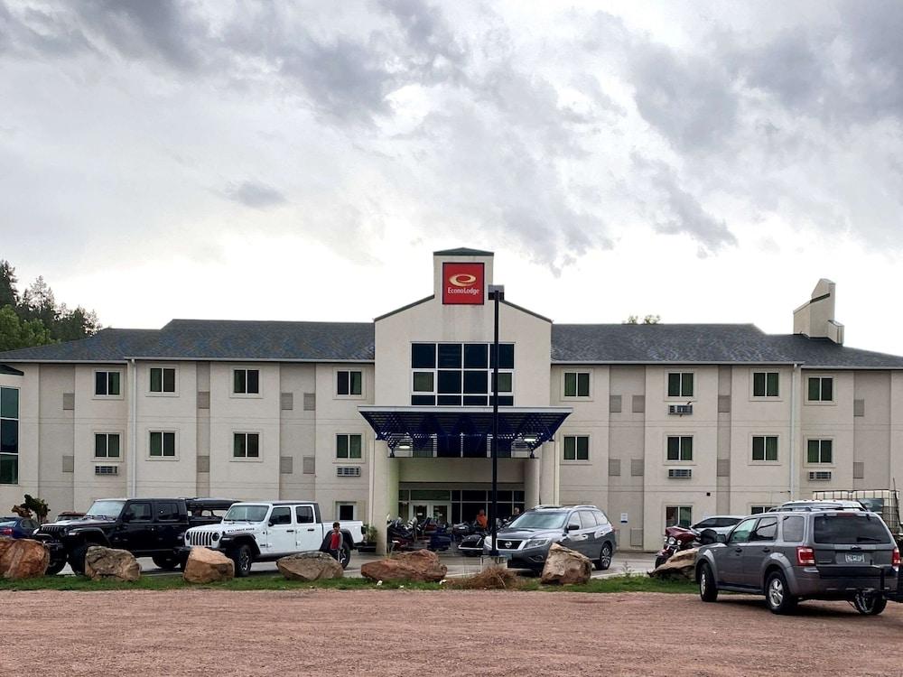 Econo Lodge Hot Springs South photo 8